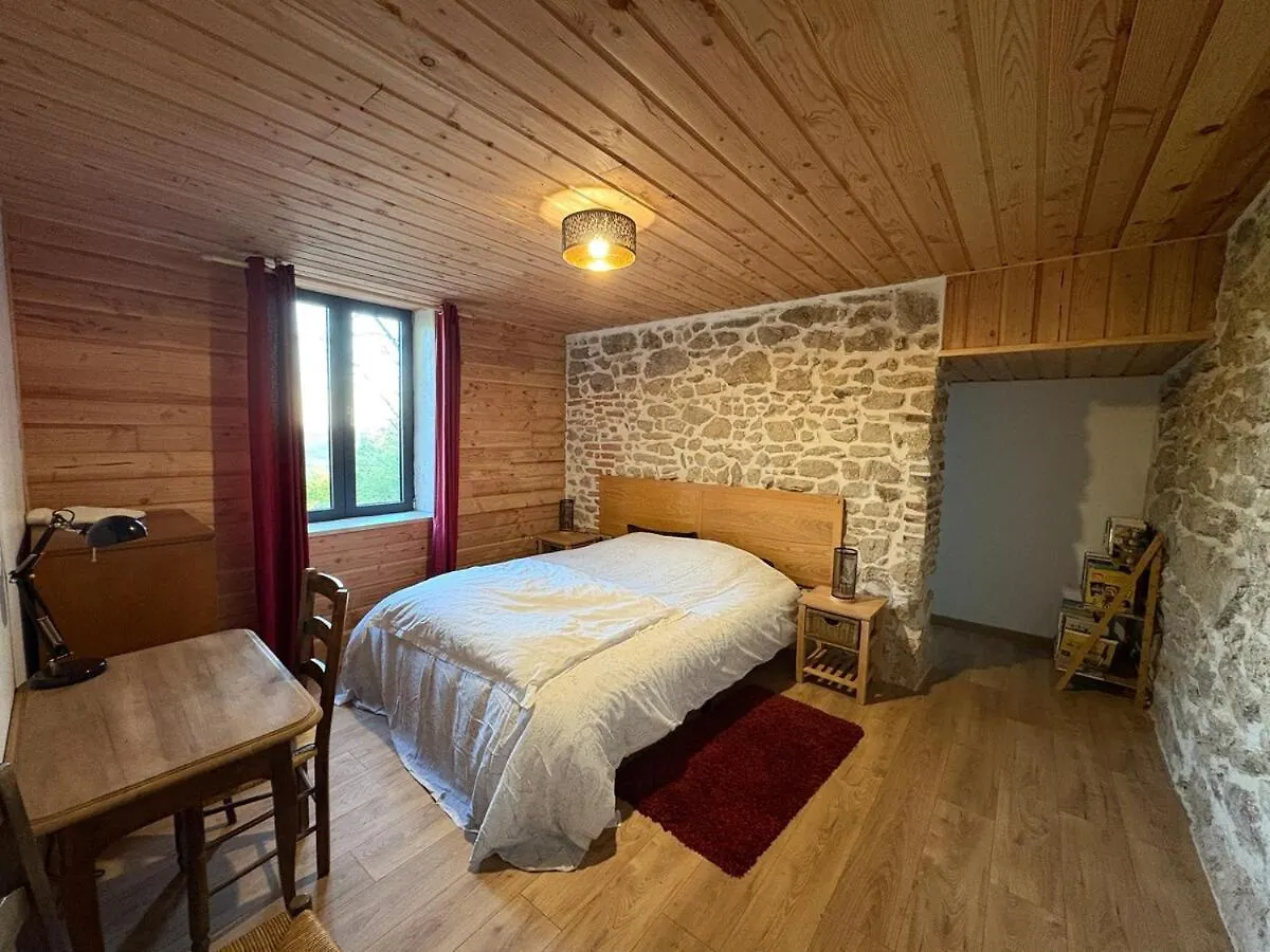 Le Refuge D'Yzeron, Gite Autonome En Pleine Foret Pour 8 Personnes 0*, Yzeron