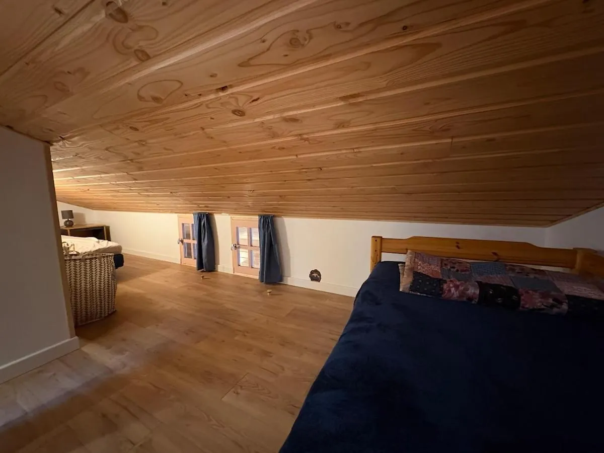 Le Refuge D'Yzeron, Gite Autonome En Pleine Foret Pour 8 Personnes Yzeron