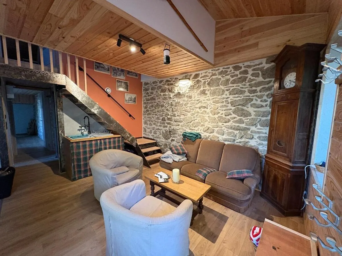 Σαλέ Le Refuge D'Yzeron, Gite Autonome En Pleine Foret Pour 8 Personnes
