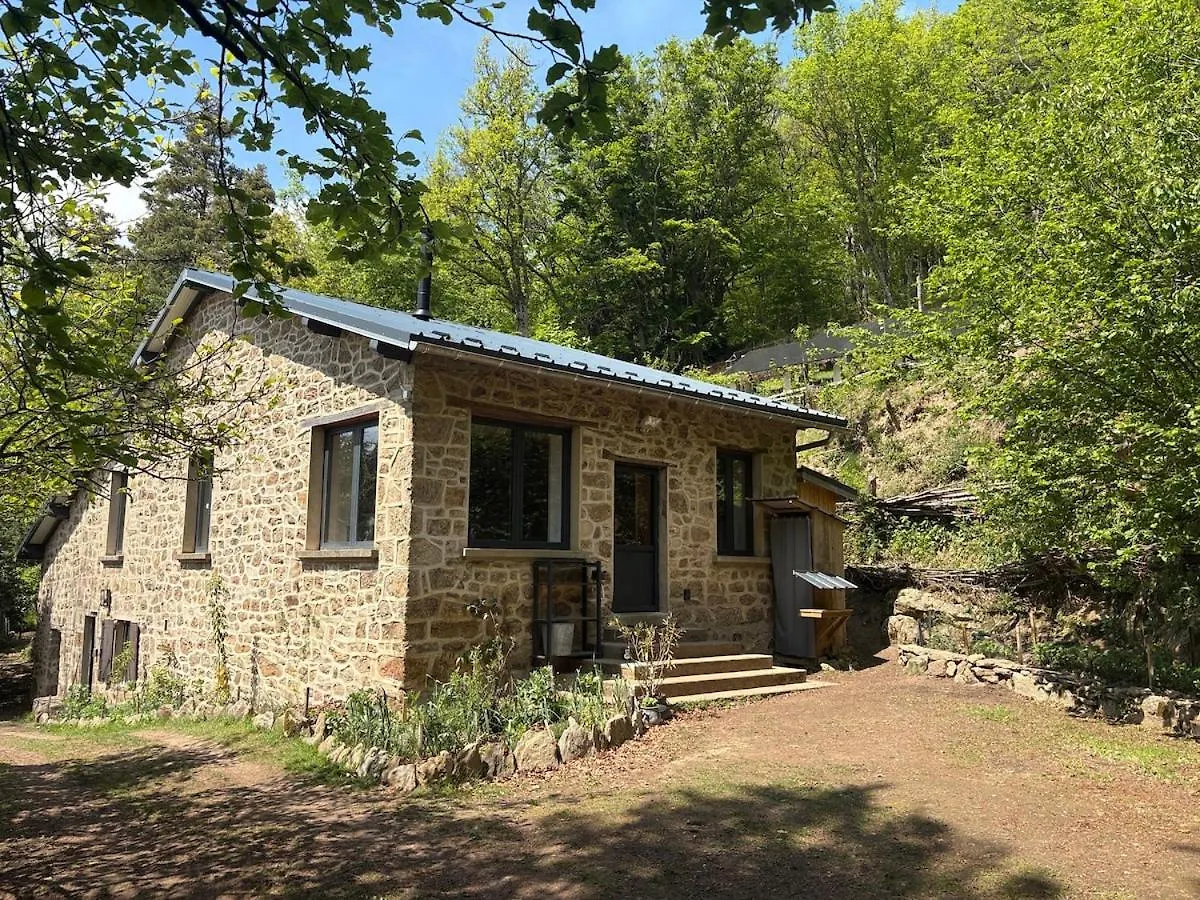 Le Refuge D'Yzeron, Gite Autonome En Pleine Foret Pour 8 Personnes Yzeron