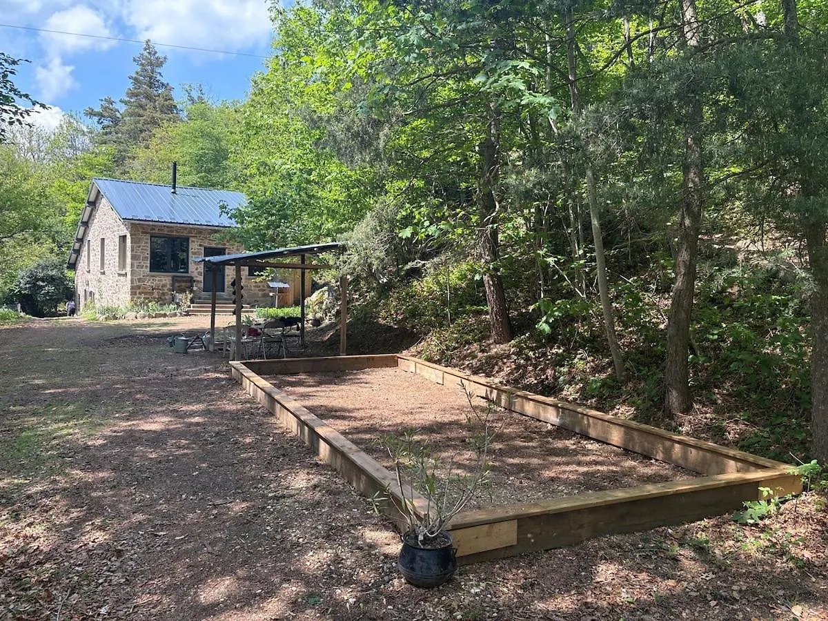 Le Refuge D'Yzeron, Gite Autonome En Pleine Foret Pour 8 Personnes